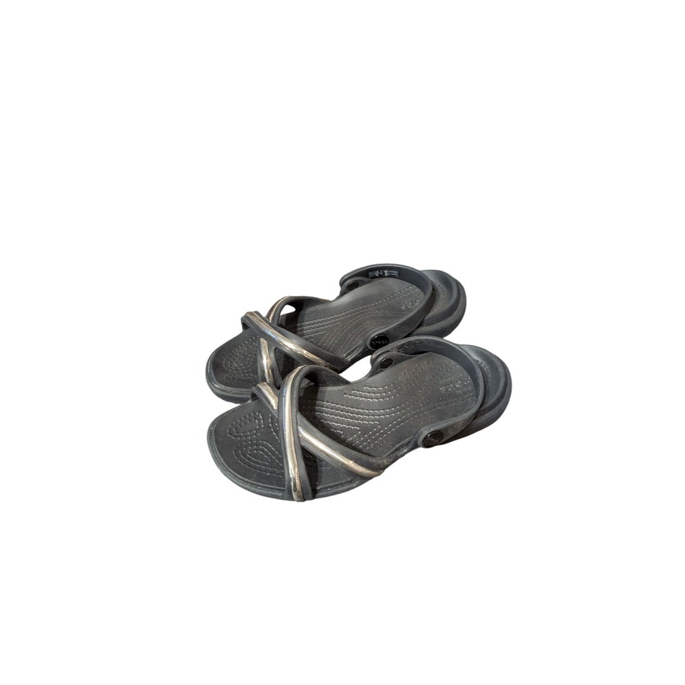 Crocs Women's Meleen MetalBlock Cross-Band Slide, Gunmetal/Black US 5‎